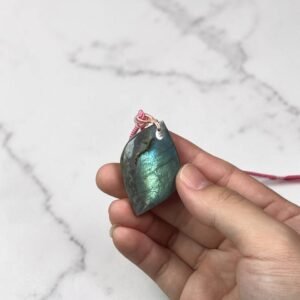拉长石（蓝绿光）吊坠｜保护与稳定之石 Labradorite Pendant (Blue-Green Flash) | Protection & Balance